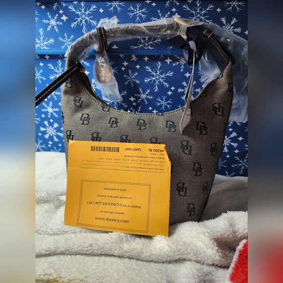 **Dooney & Bourke Classic Bucket Bag NWT - Picture 4 of 10